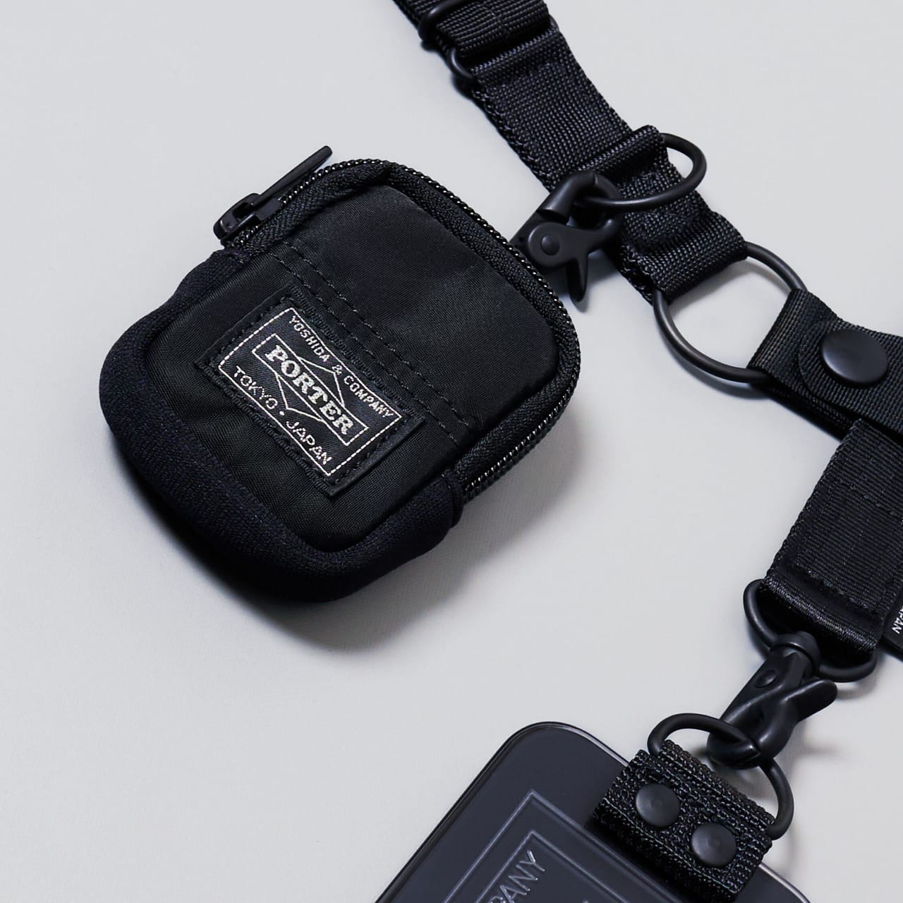 ポーター Shoulder Air JacketTM with Pouch for iPhone 15 Pro ポーチ