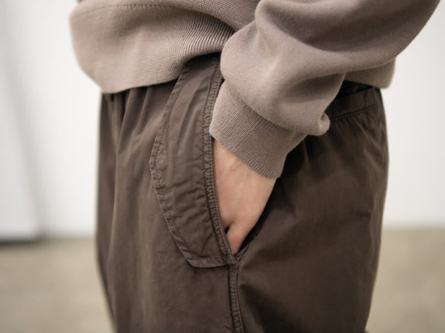 ユニクロの春の新作パンツ「パラシュートパンツ」のサイドポケット
