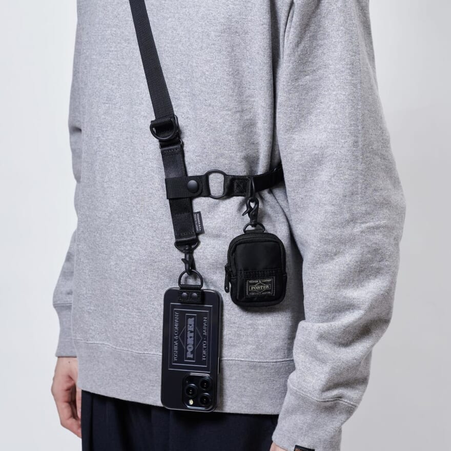 ポーター　Shoulder Air JacketTM with Pouch for iPhone 15 Pro 　ショルダー着画