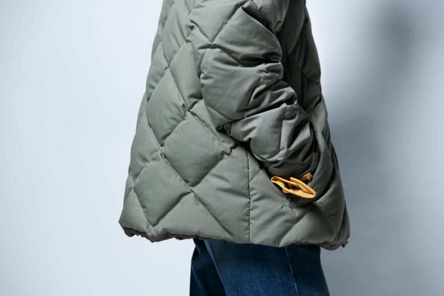 P.H.DESIGNS×SUPER A MARKET ジャケット(ピー・エイチ デザインズ×スーパー エー マーケット)¥165,000/スーパー エー マーケット 青山 井上直哉さん/TOMORROWLAND プレス ダイヤモンドステッチ Aライン シルエット