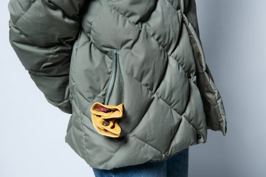P.H.DESIGNS×SUPER A MARKET ジャケット(ピー・エイチ デザインズ×スーパー エー マーケット)¥165,000/スーパー エー マーケット 青山 井上直哉さん/TOMORROWLAND プレス ダイヤモンドステッチ ポケット 手袋