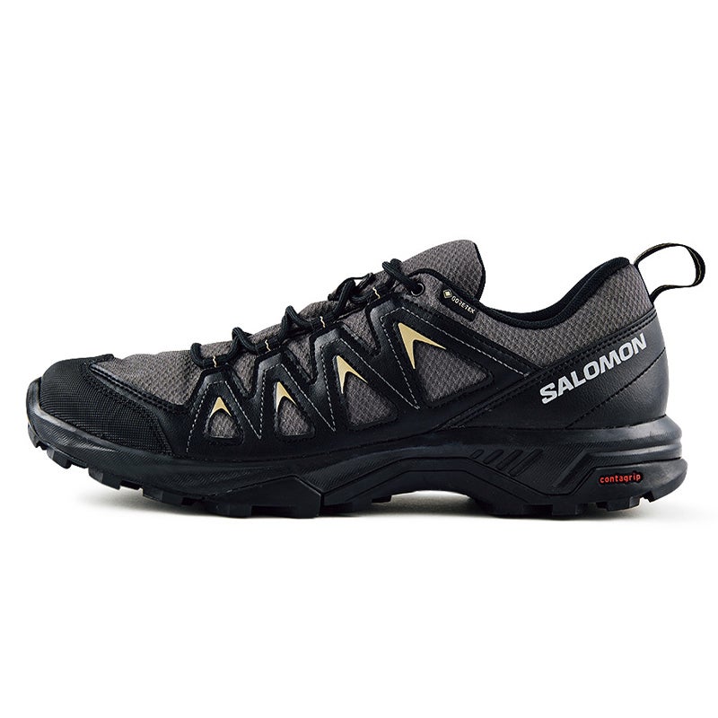 Salomonのスニーカー