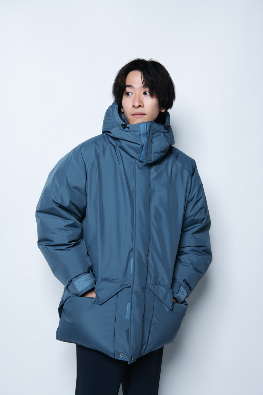 丸海都さん／BEAMS プレス　グレー ブルー　水色　ゴアテックス　上半身