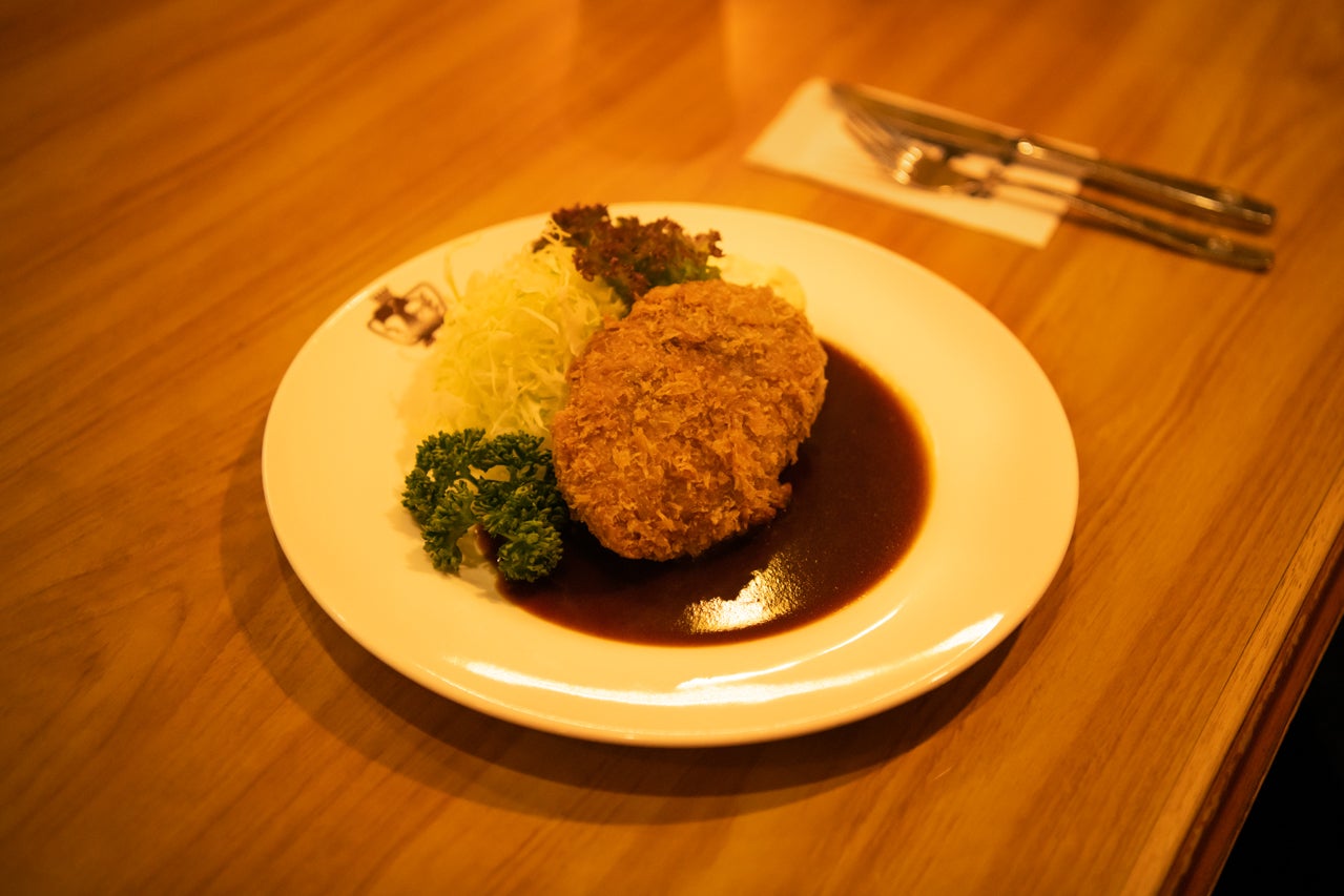 ランチョン ビヤホール ランチョン 神保町 ランチ ディナー ビール 稲井孝太朗　自慢メンチカツ　メンチカツ　