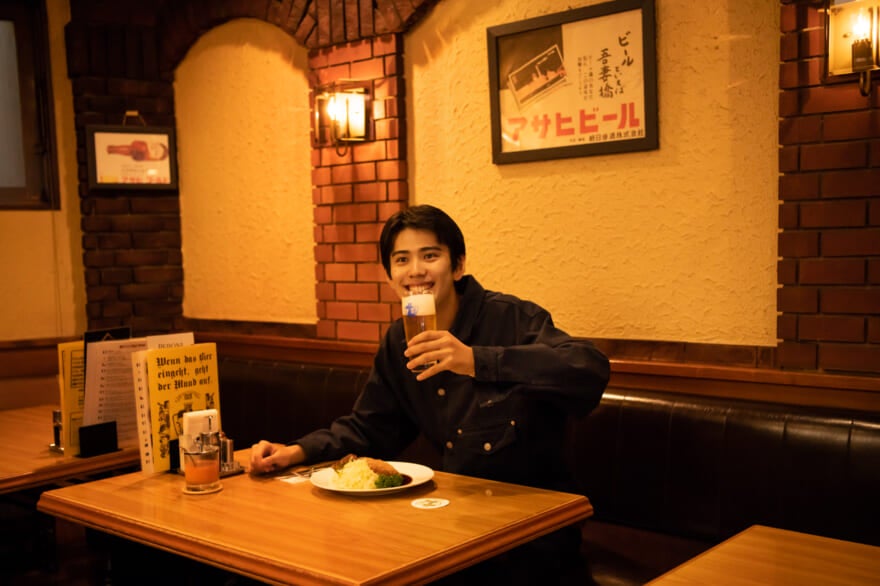 ランチョン ビヤホール ランチョン 神保町 ランチ ディナー ビール 稲井孝太朗　美味しい　笑顔　生ビール　アサヒ生ビール　マルエフ　自慢メンチカツ　メンチカツ　美味しい　おいしい　引き