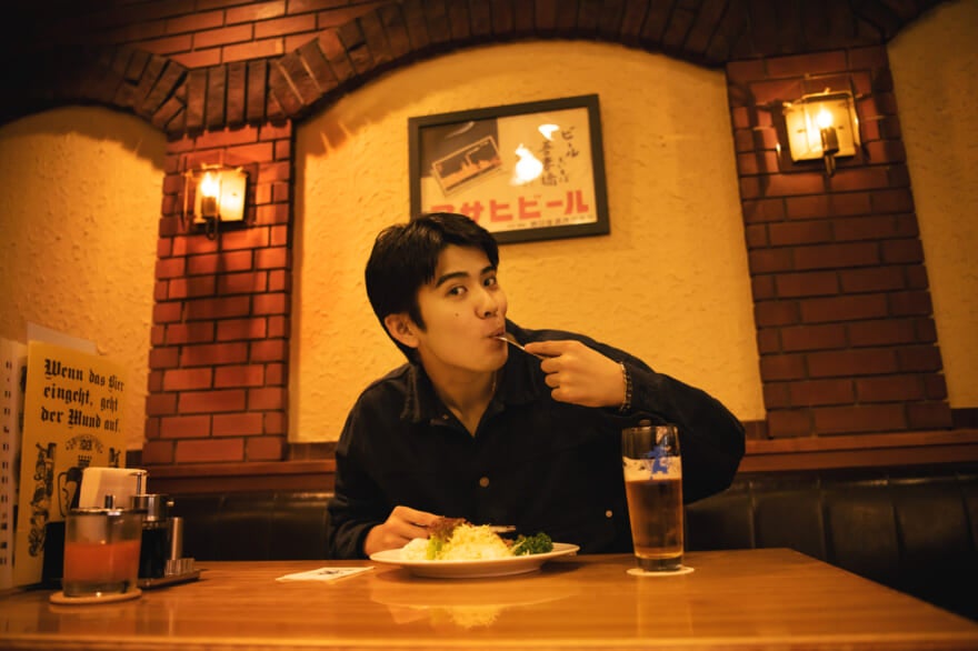 ランチョン ビヤホール ランチョン 神保町 ランチ ディナー ビール 稲井孝太朗 美味しい 笑顔 生ビール アサヒ生ビール マルエフ 自慢メンチカツ メンチカツ 実食