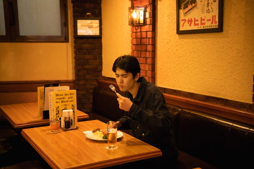 ランチョン ビヤホール ランチョン 神保町 ランチ ディナー ビール 稲井孝太朗　美味しい　笑顔　生ビール　アサヒ生ビール　マルエフ　自慢メンチカツ　メンチカツ　美味しい　おいしい