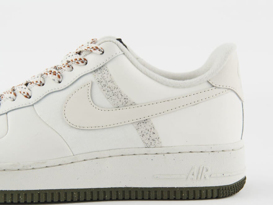 Nike Sportswear「Nike Air Force 1」のスウッシュ