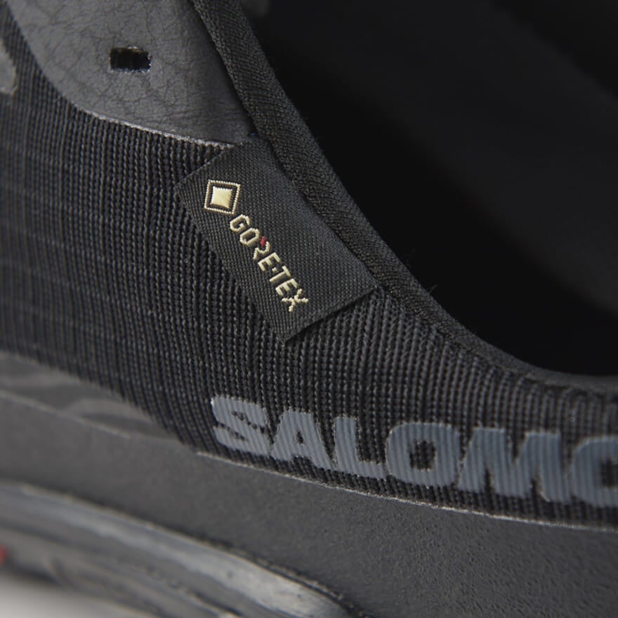 SALOMONのスニーカーのゴアテックス