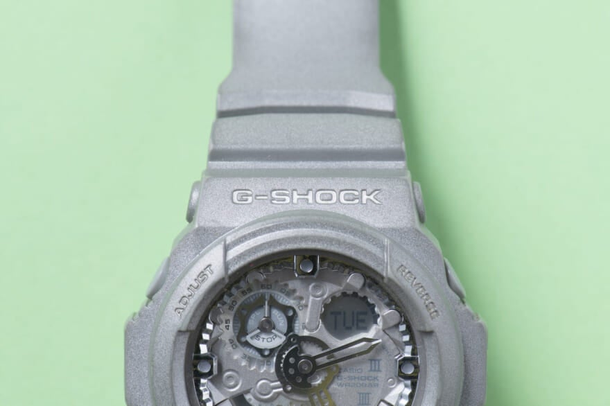 メゾン マルジェラの腕時計　G-SHOCKロゴ寄り