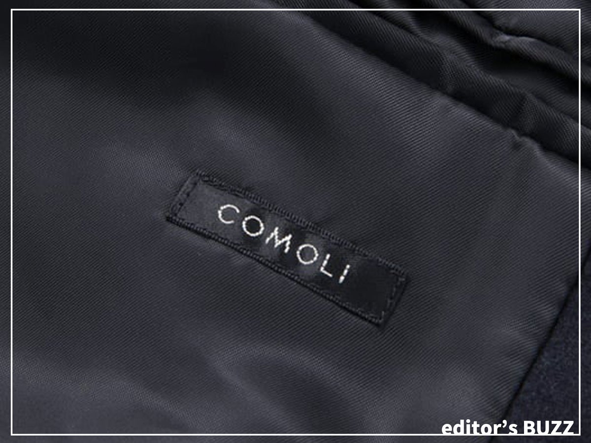 愛用する「コモリ」のネイビーウールコートはさらっと羽織るだけで上品に見せてくれるありがたすぎる存在！[編集者の愛用私物 #39]