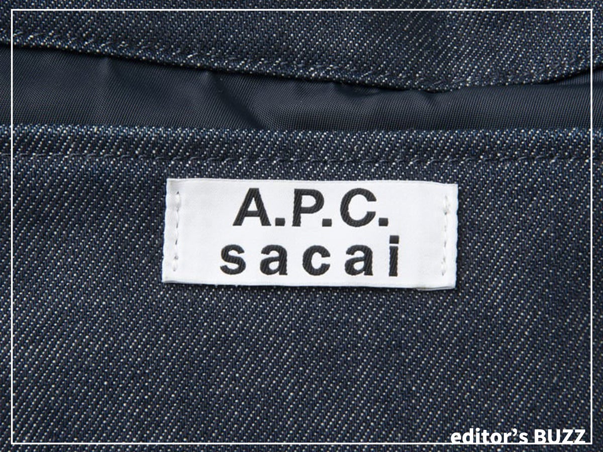 「アー・ペー・セー」と「サカイ」のネイビーのコラボトートはモードもカジュアルも楽しめる両A面なバッグ！[編集者の愛用私物 #42]