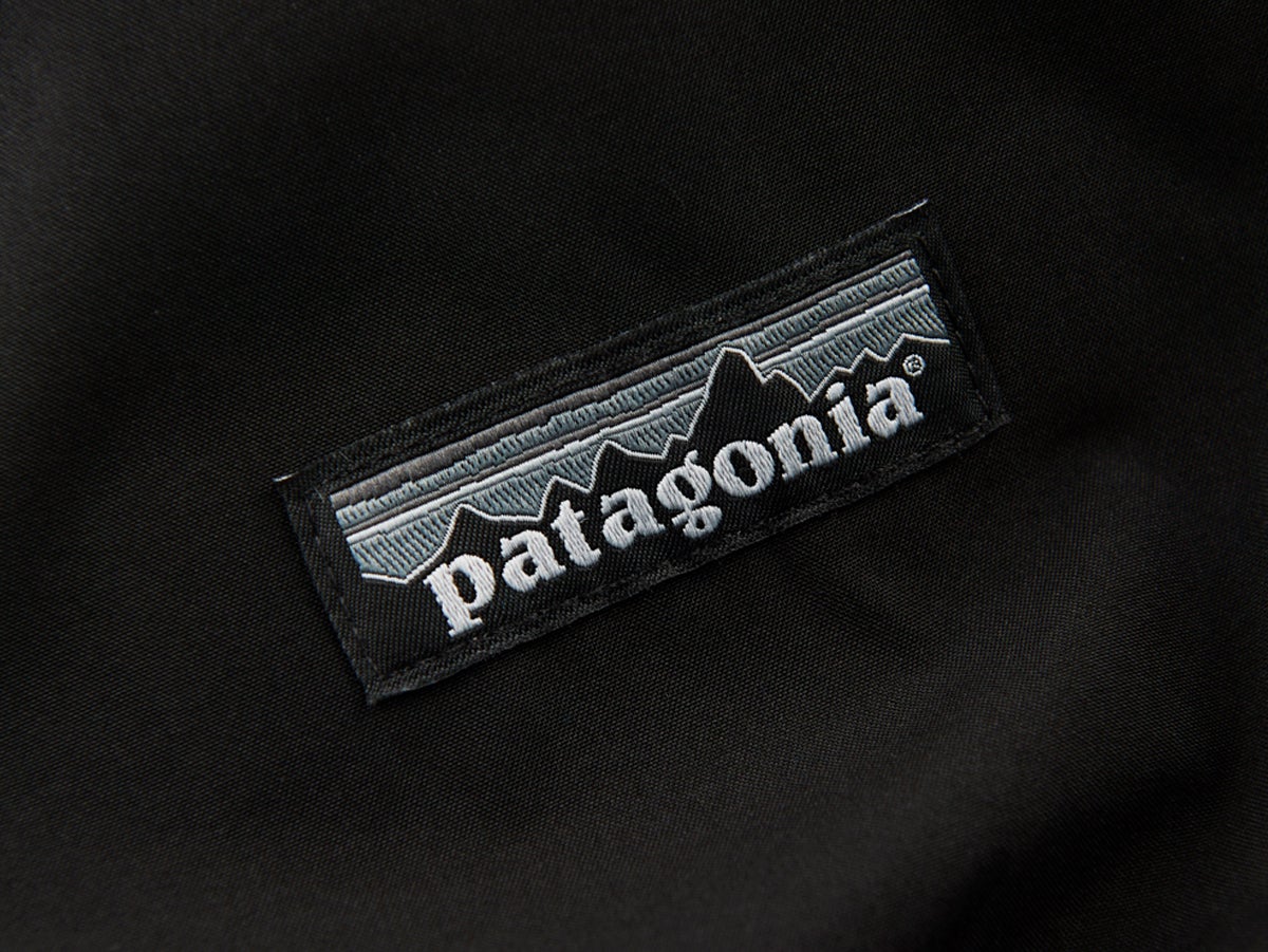 Patagonia ナノパフ L 黒　企業ロゴ　ダークグレー Patagonia ナノパフ L 黒 企業ロゴ ダークグレー メンズ