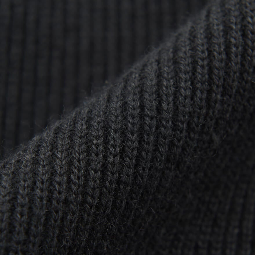 モンベルのミッテルレギフルジップ セーターの素材感