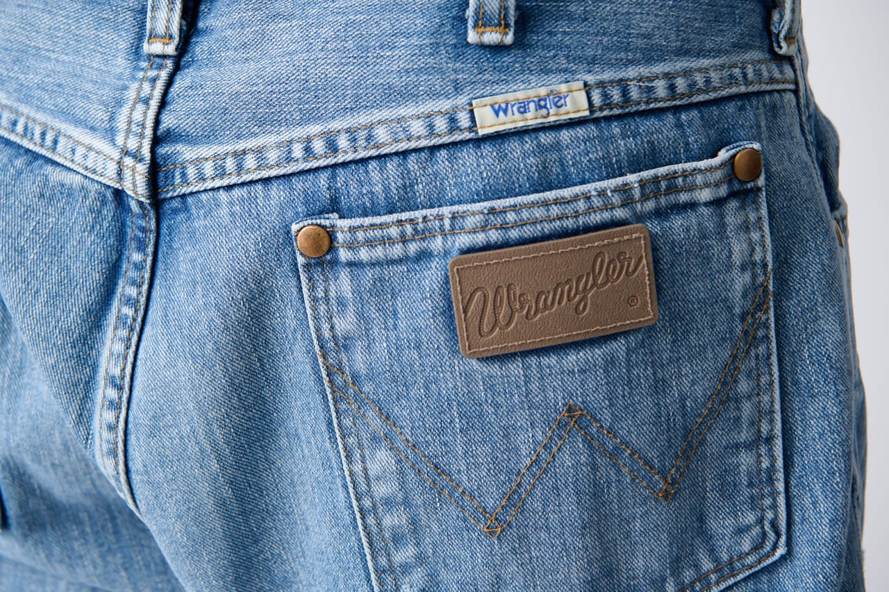 Wrangler × Bshopのデニム　ロゴ