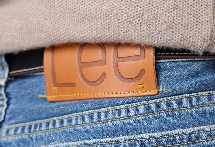 デニム好きは今「LEE」が欲しい！カシミヤ混の別注ジーンズに遊び心あるベストを合わせて春らしい抜け感を【おしゃれな人は新作のデニムをどう着こなす？】