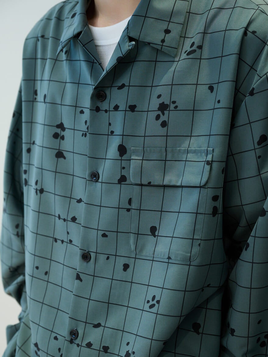 ジーユーとアンダーカバーのコラボ　レビュー　GU × UNDERCOVER　シアーオーバーサイズシャツ(長袖)　オリーブ　ポケット