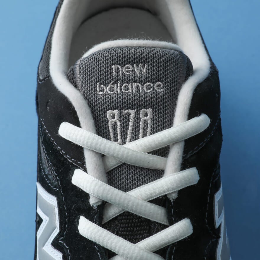 黒いNew Balance「NB CM878 BYEX」のシュータン