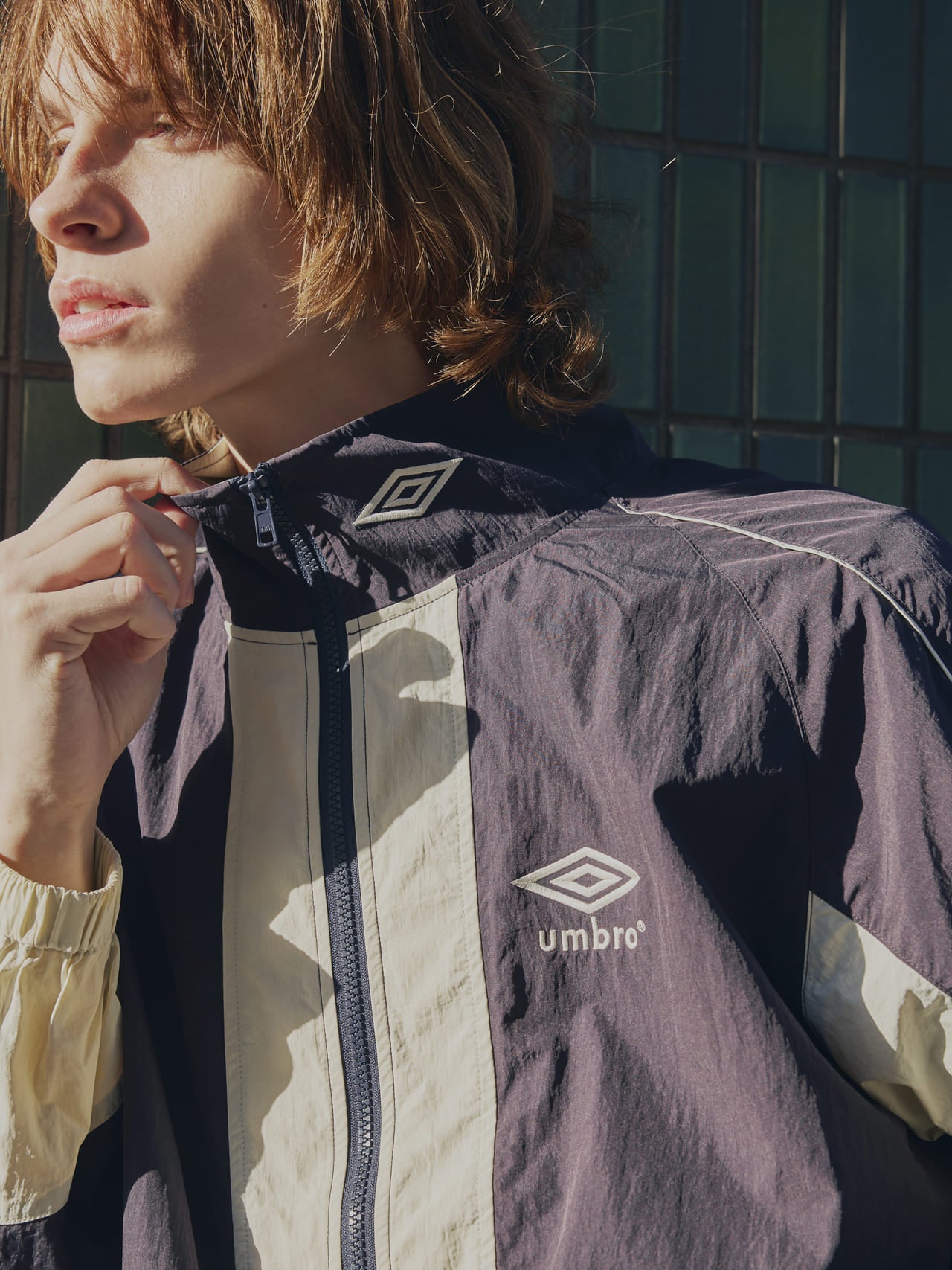 UMBRO(アンブロ)　ADAM ET ROPÉ(アダムエロペ)　　トラックジャケット　ロゴ寄り