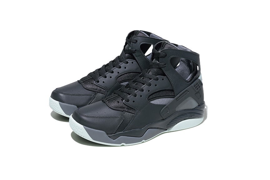 ナイキのAIR FLIGHT HUARACHE NAS