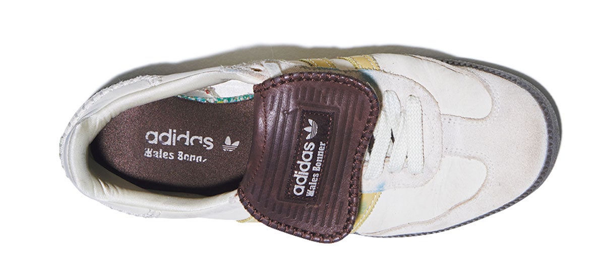 ローファー感覚で履けるアディダスとウェールズ・ボナーコラボ「サンバ」