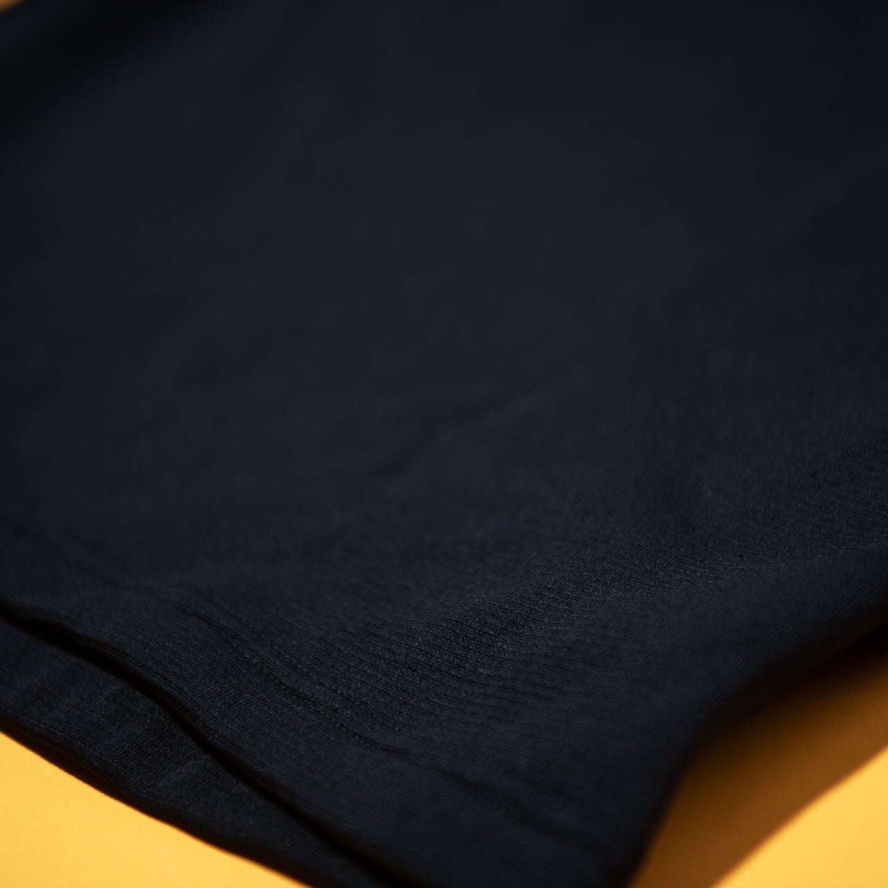 エディター愛用のモンベルの黒いアンダーウェア　ジオライン M.W.ラウンドネックシャツの裾