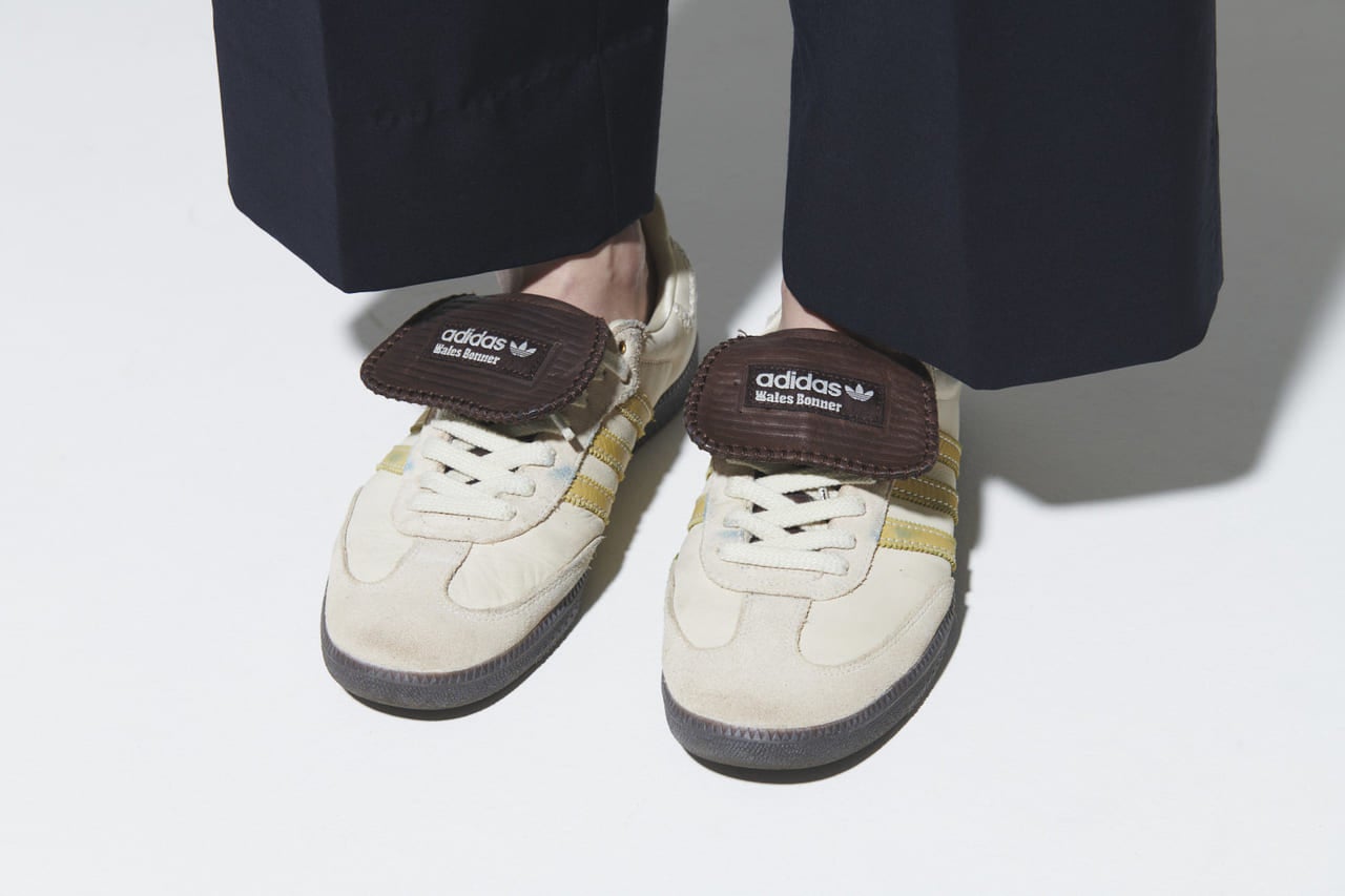 ローファー感覚で履けるアディダスとウェールズ・ボナーコラボ「サンバ」着用カット