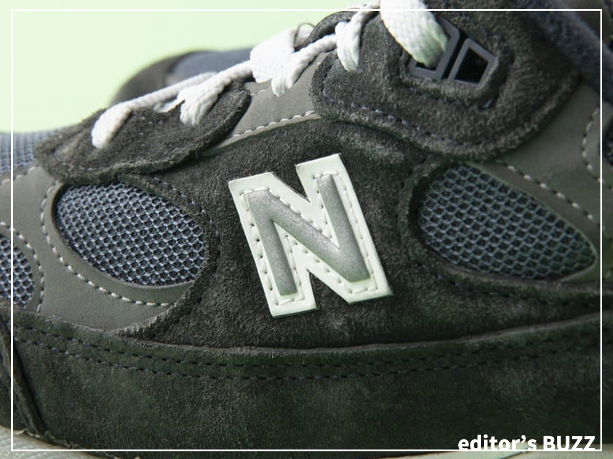 ネイビーの「ニューバランス」の「992」はカラーもフォルムも自分史上最高に気に入っている最愛スニーカー　[編集者の愛用私物 #46]