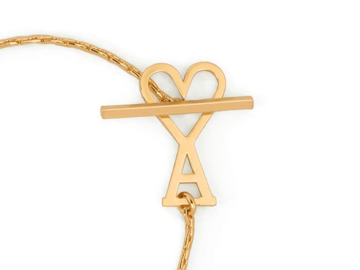 セレブも注目する「アミ」の期間限定ポップアップストアが⼤阪の⼼斎橋PARCOにオープン！チェーンネックレスとブレスレットに注目！