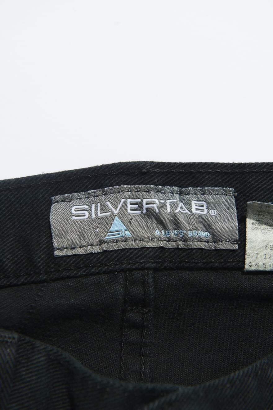 Levi’s® SILVER TABのデニム ロゴ