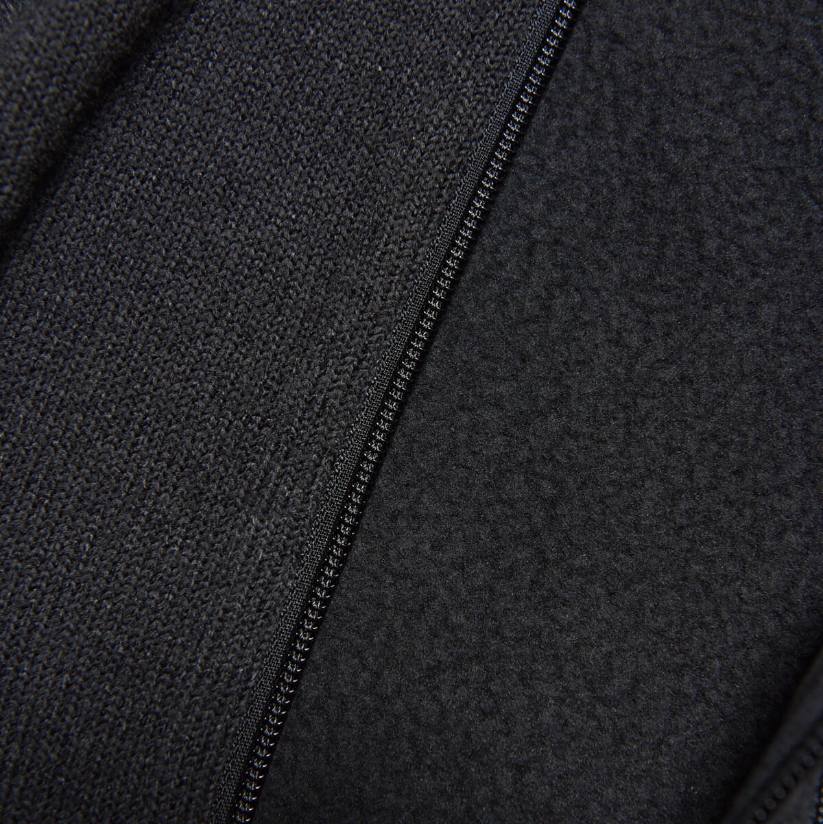パタゴニアの黒いメンズ・ベター・セーター・ジャケットのディテール