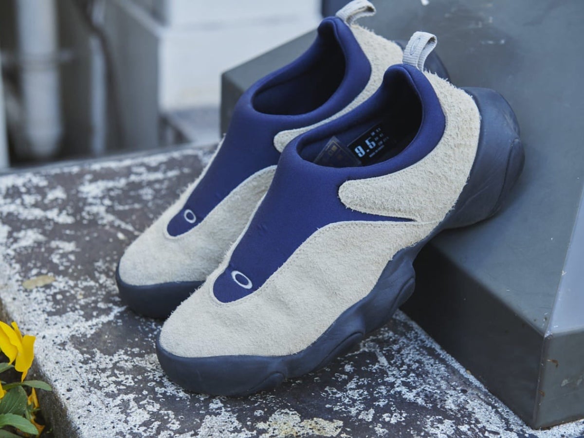 Gallery]オールブラックの大人なレザーに、オークリーのレースレス