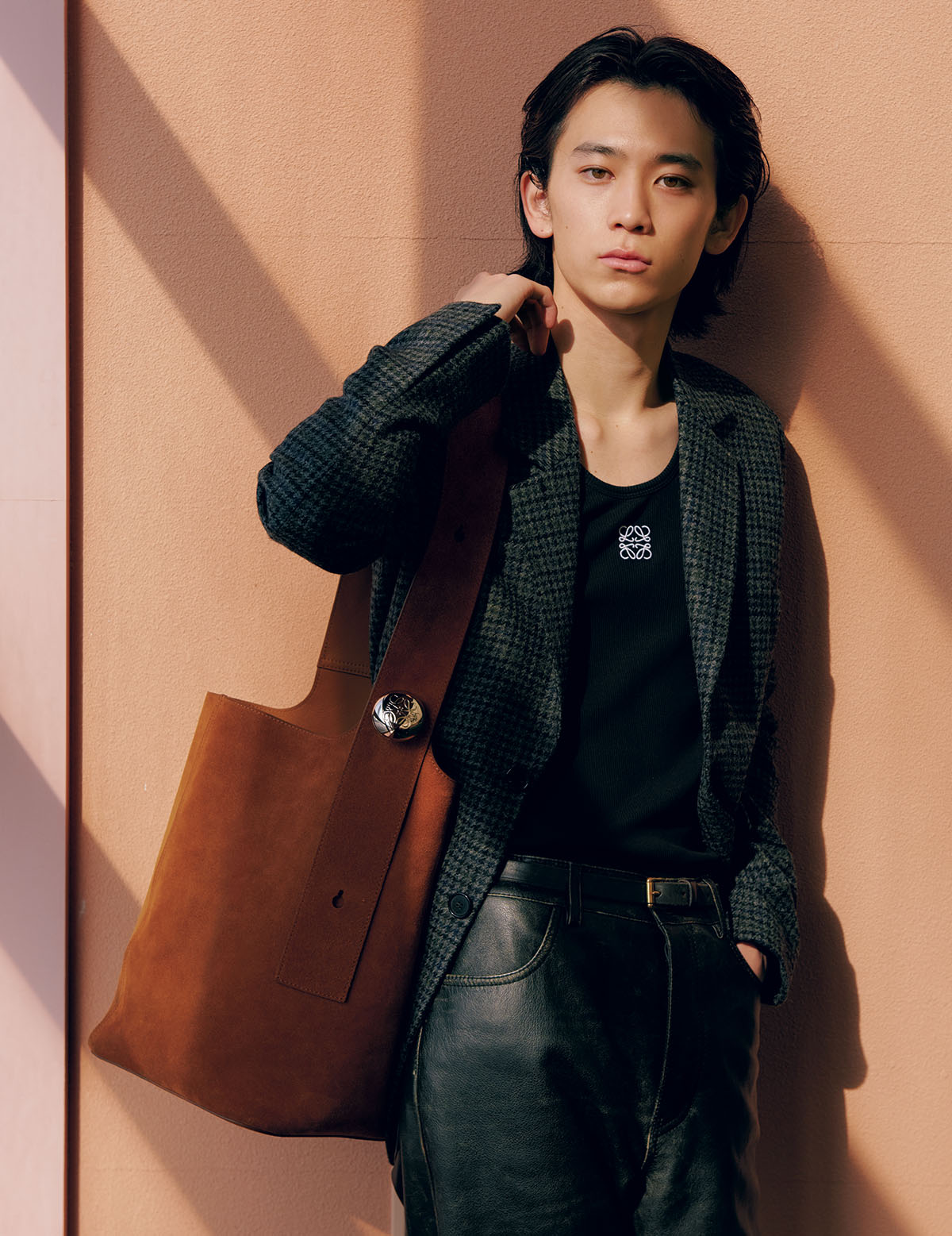 LOEWEのぺブル バケットバッグ