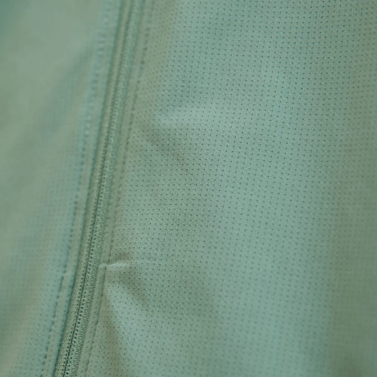 ユニクロのドライEX UVカット フルジップパーカ（長袖）の試着＆本音レビュー　素材感