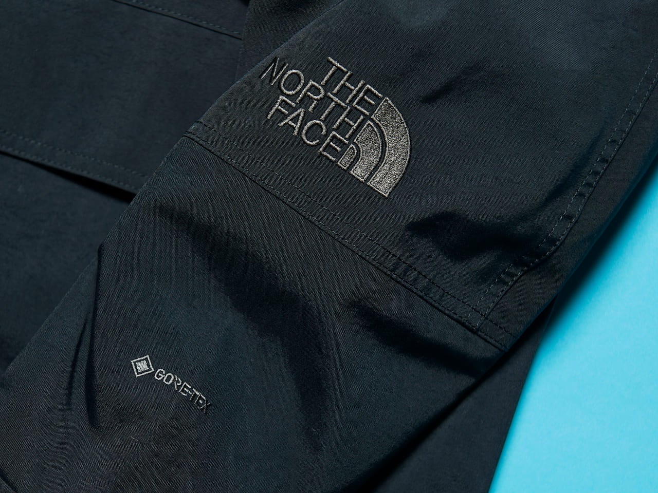 ザ・ノース・フェイス  compilation jacket　黒いゴアテックス アウターのロゴ