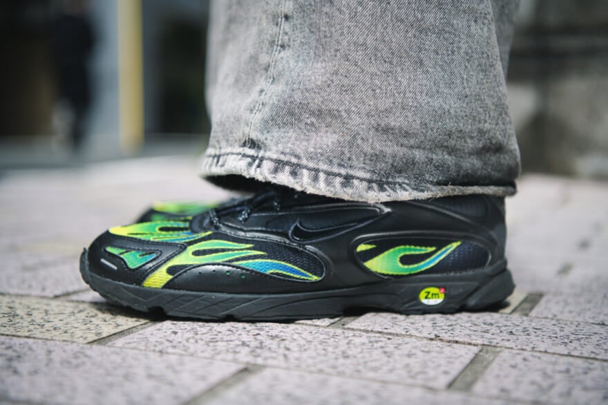 Nike × Supreme Zoom Streak Spectrum Plus サイド