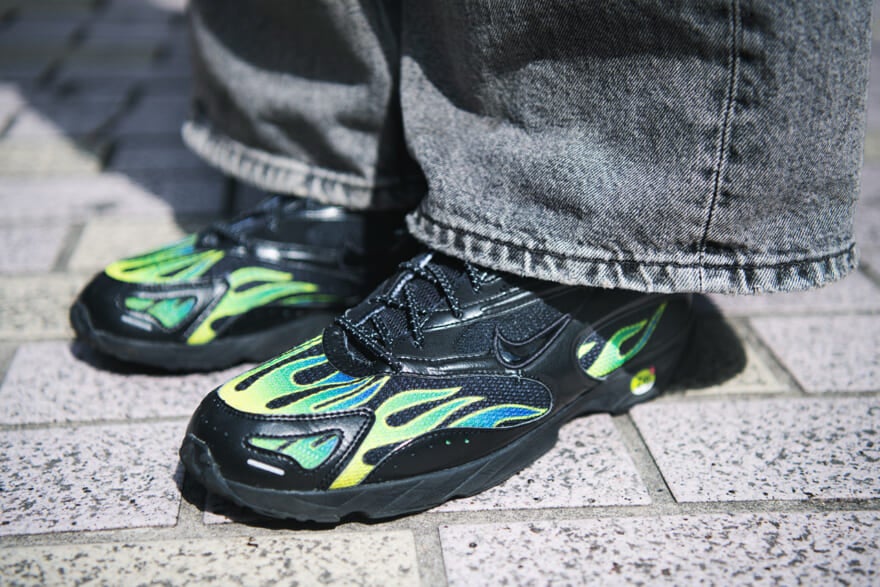 Nike × Supreme Zoom Streak Spectrum Plus 斜め