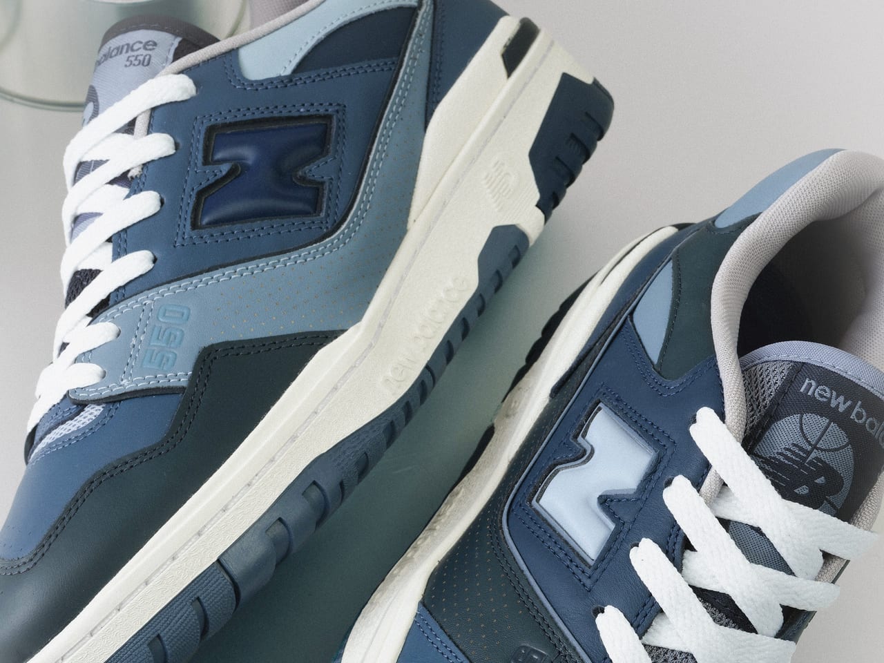【大人ブルーなニューバランス】ビームス別注の「BB550」は４色のレザーが織りなす魅惑のグラデーション！