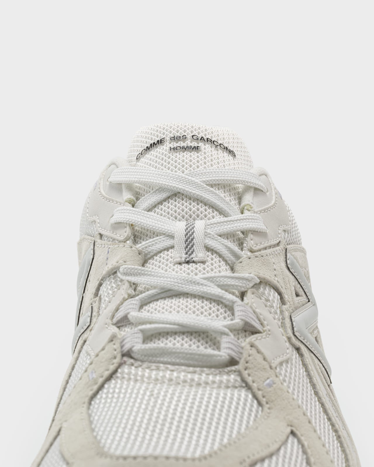 COMME des GARÇONS HOMME × New Balance 610T / 610S コム デ ギャルソン・オム ニューバランス コラボ スニーカー ホワイト シューレース部分