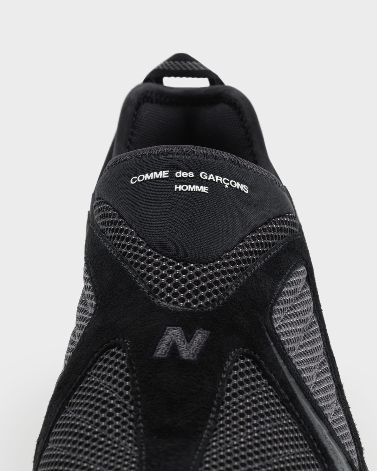 COMME des GARÇONS HOMME × New Balance 610T / 610S コム デ ギャルソン・オム ニューバランス コラボ スニーカー ブラック シューレース部分