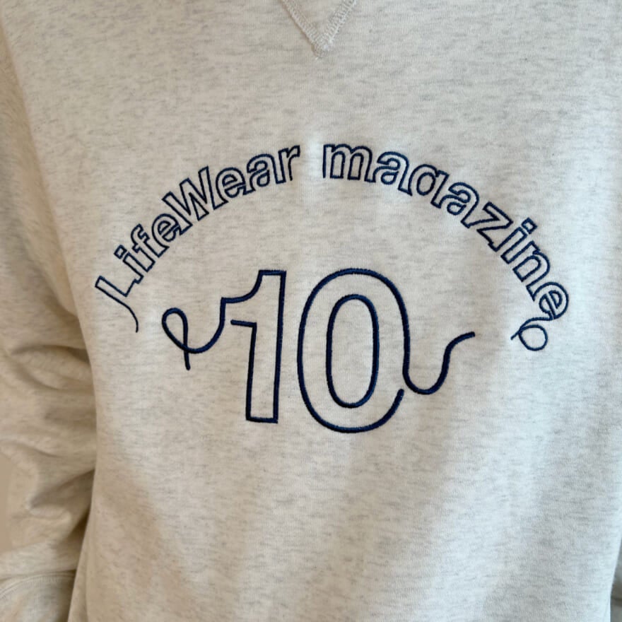 ユニクロのライフウェアマガジン LifeWear magazineオリジナル刺繍 スウェットシャツを試着&本音レビュー フロントロゴ