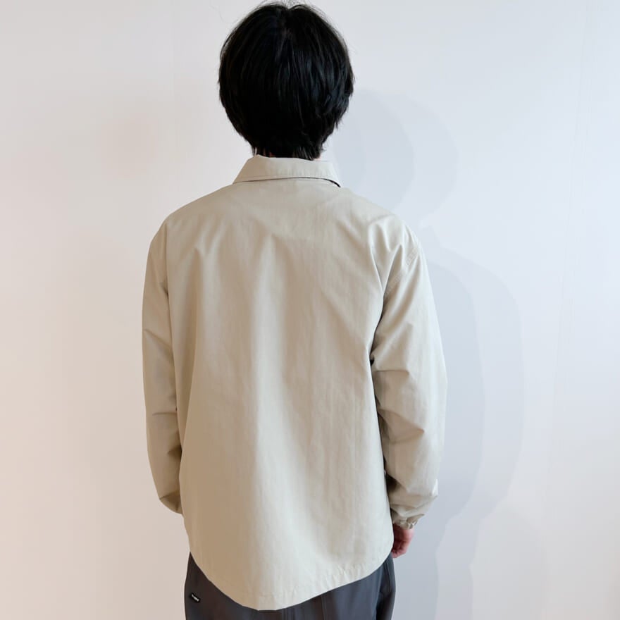 ユニクロのライフウェアマガジン LifeWear magazine プリントコーチジャケットの試着&本音レビュー バックシルエット