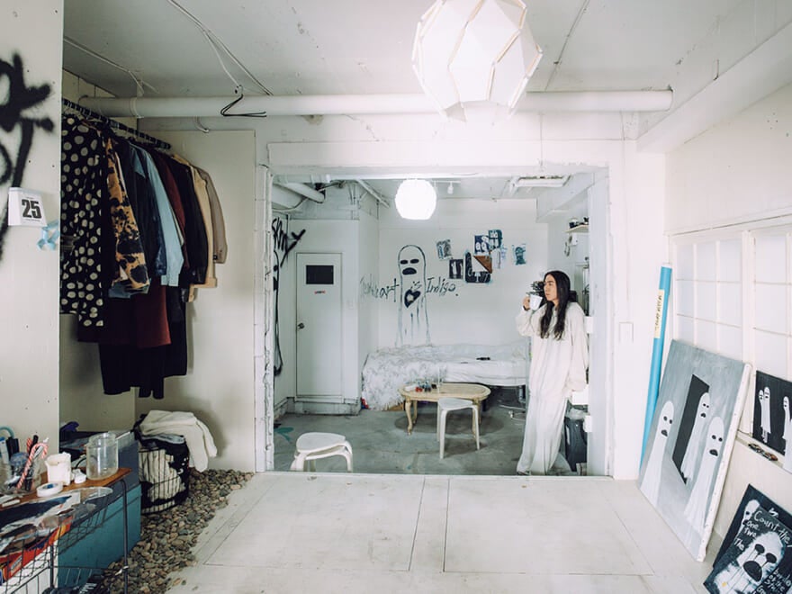 【東京のおしゃれな部屋】モデル・アーティスト、闘志「取り壊し予定の物件なら、暮らし方も超自由！」