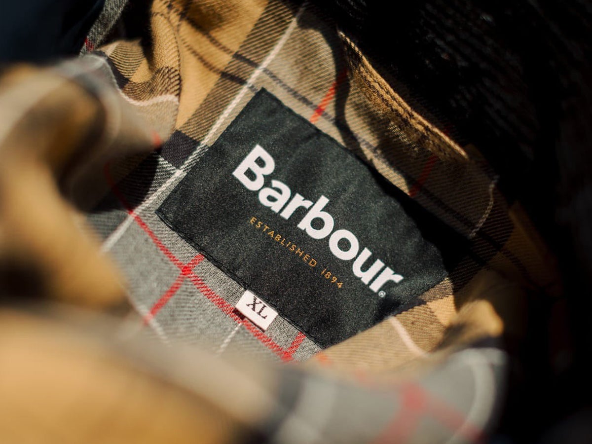 オシャレな人が買ってよかった「バブアー」のアウターと正解着こなし10選。特別なコラボから流行りのロング丈コートまで！