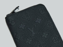 春でもブラック！ ハイブランドで買うべき「黒レザー財布」６選。エルメス、ルイ・ヴィトン、グッチ、ボッテガ・ヴェネタの大人な名品たち。