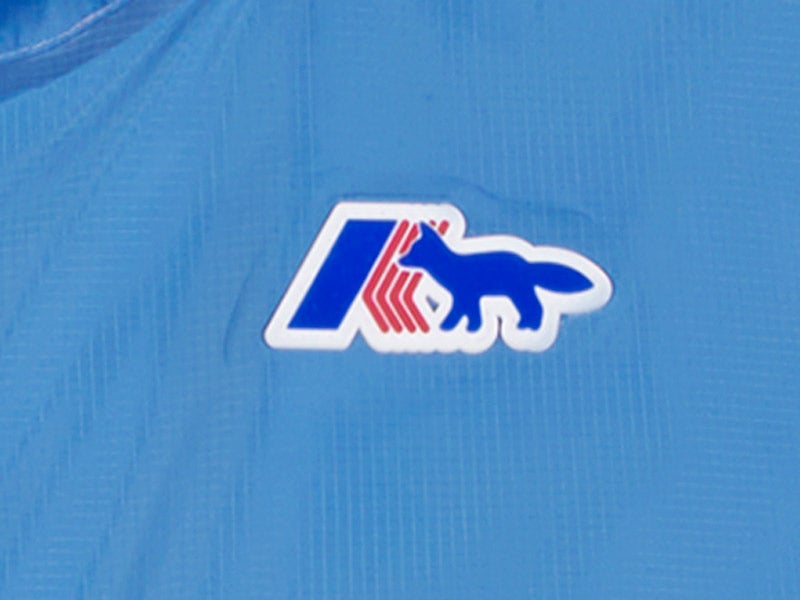 メゾンキツネとK-WAYのコラボ　ロゴ