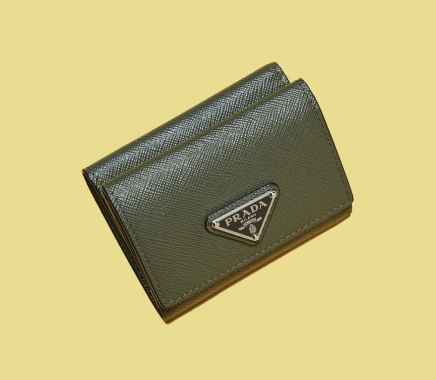 「サフィアーノ」トライアングル 財布 財布(プラダ)¥89,100(予定価格)/プラダ クライアントサービス H7cm×W9cm