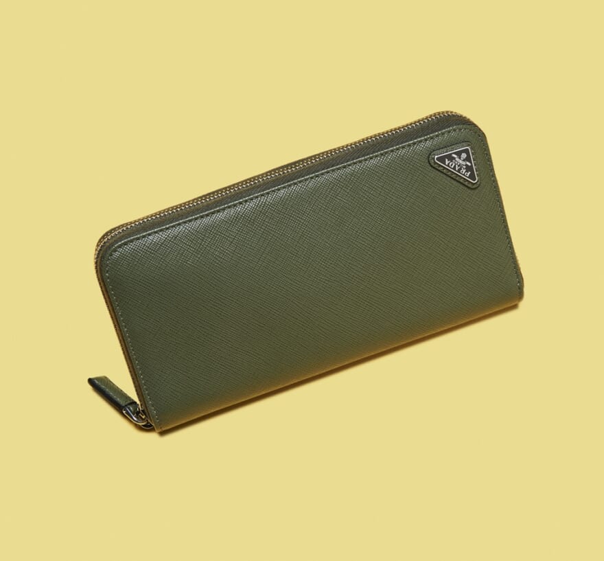 「サフィアーノ」トライアングル ジップアラウンド財布 財布(プラダ)¥129,800(予定価格)/プラダ クライアントサービス H20cm×W10cm