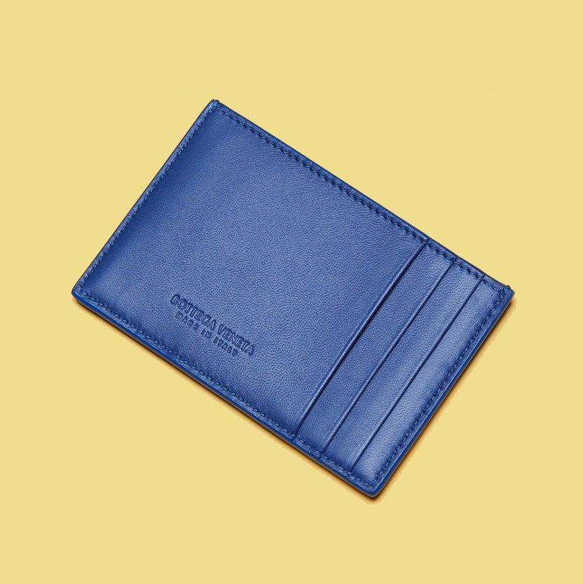 ボッテガ・ヴェネタの24年新作春財布　カードケース　裏側
