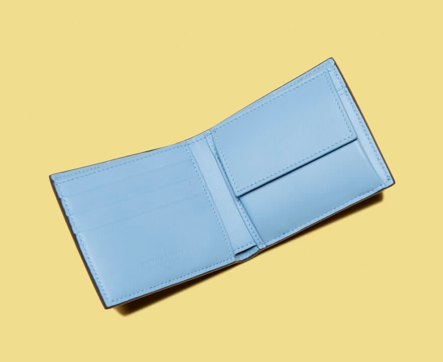 ボッテガ・ヴェネタの24年新作春財布　コインパース付き二つ折りウォレット　内側
